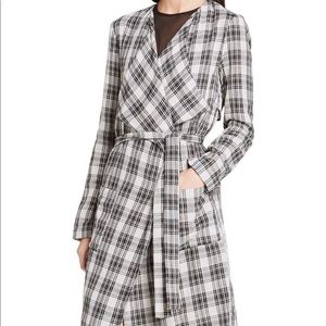 HP 🖤 Black and white duster. BCBG